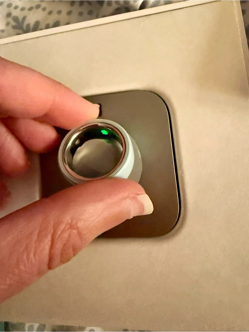 Oura Ring 4 Ceramic - Tide (Pale Mint Green) - Size 8 - Complete Box